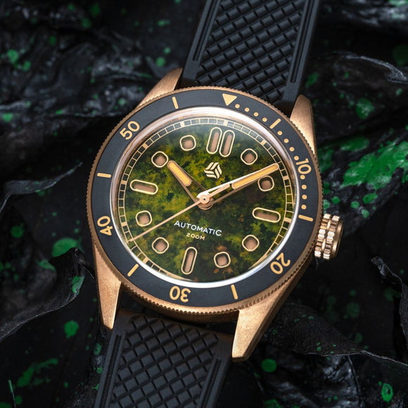 Corrigia01 Olive Patina PG100 Bronze Diver Uhr 3000m Pro.A Satin Finish -  Limitiert auf 50 Stück | CORRIGIA - Manufaktur